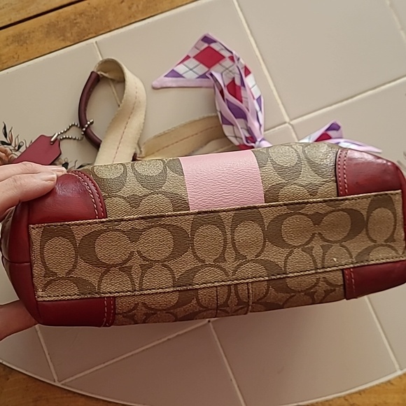 COACH Tote-Pre-loved. - Picture 2 of 16